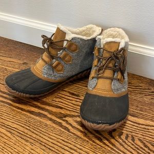 SOREL “Out N About plus boots” size 8.5  felt/quarry